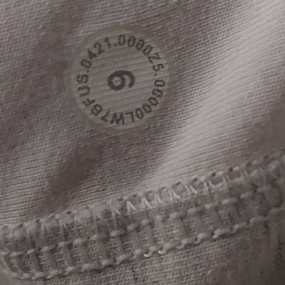 LULULEMON INNER GLOW SHORTS HEATHERED CORE ULTRA LIGHT GREY SIZE 6 - Picture 8 of 13